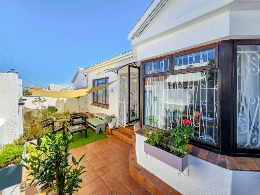 3 Bedroom Property for Sale in Sea Point Western Cape